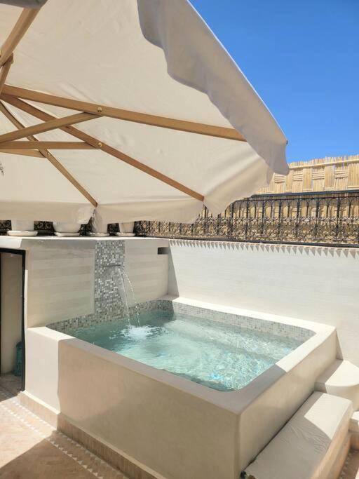 Riad Isahiac Avec Piscine En Exclusivite Marrakesh Esterno foto
